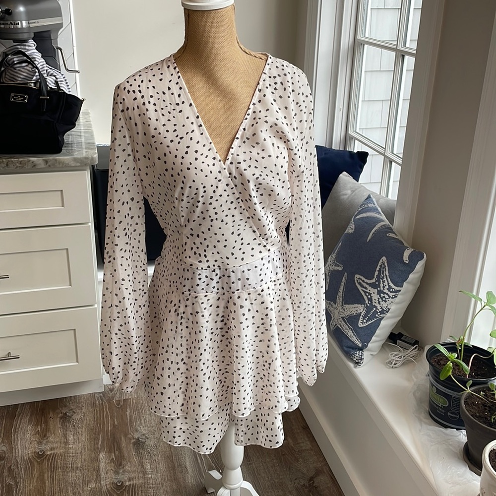 Fashion collection black and white v neck dress